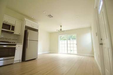 Main picture of 2711 1/2 W Ave 32