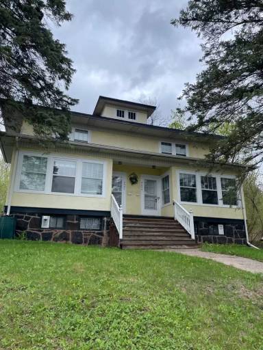 Main picture of 2021 E 6th St