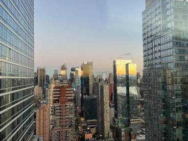 Main picture of 635 W 43rd St