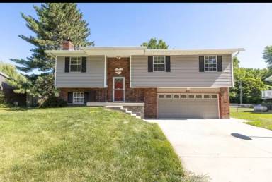 Main picture of 810 E 2nd St