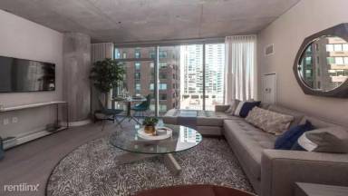 Main picture of 323 W Illinois St