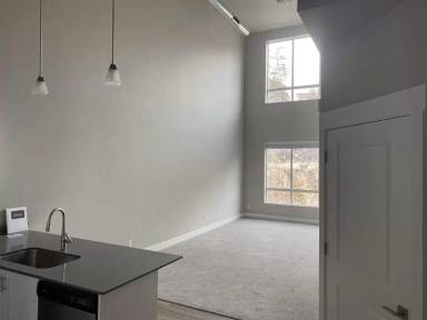 Main picture of 5072 North University Avenue - 101