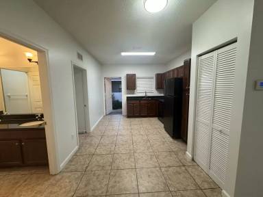 Main picture of 1035 NE 10th Ave