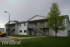 Main picture of Golden Oak Village Apartments