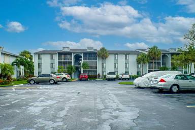 Main picture of 4701 Lakeside Club Blvd