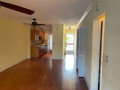 Main picture of 245 NE 191st St