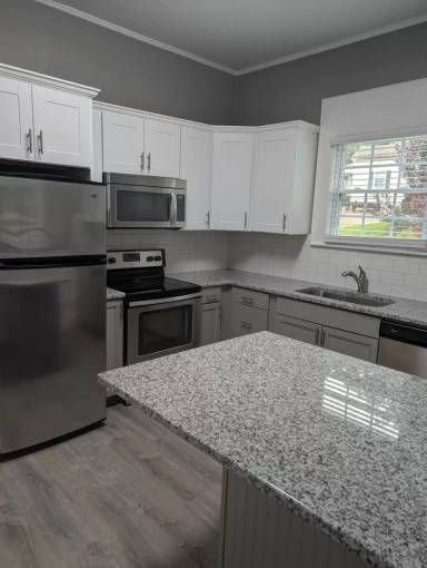 Main picture of 360 N Main St