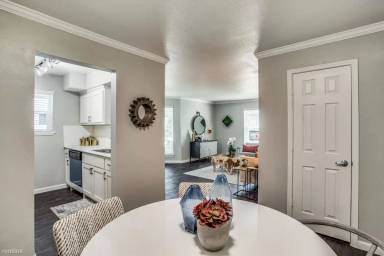 Main picture of 7511 Brompton St
