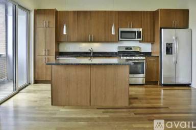 Main picture of 1356 W Augusta Blvd