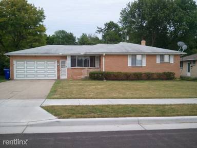 Main picture of 19 Beechwood Dr