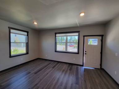 Main picture of 52 Potlatch Loop