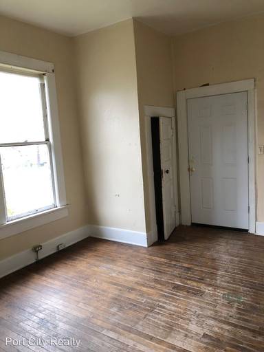 Main picture of 410 1/2 Wyandotte St