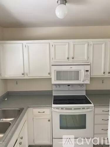 Main picture of 3231 Lakeside Dr