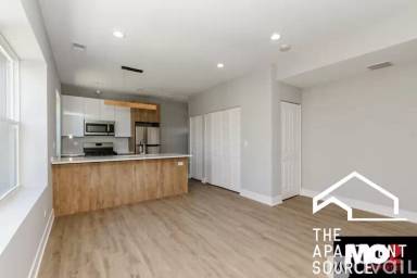 Main picture of 1857 N Whipple St