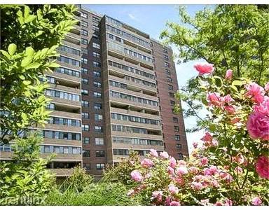 Main picture of Hawthorne Place Condominium