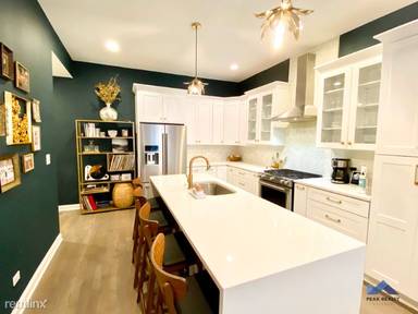 Main picture of 2852 W Shakespeare Ave