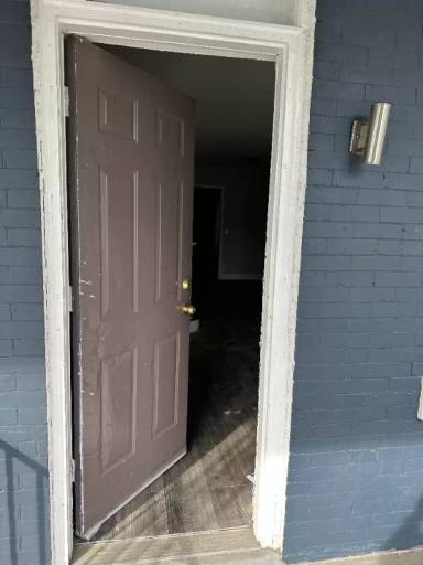 Main picture of 2123 S 60th St