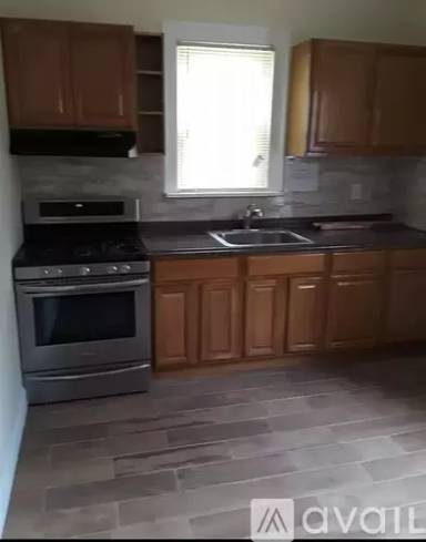 Main picture of 163 Bartholdi Ave