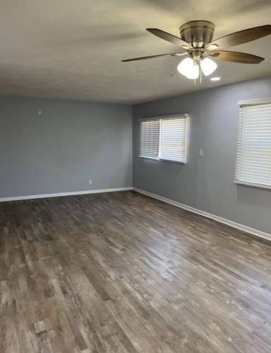Main picture of 1520 E 2nd St