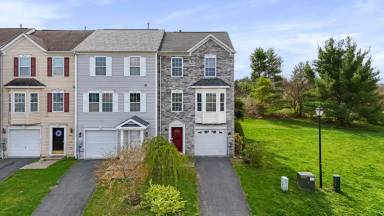 Main picture of 164 Dunrobin Dr