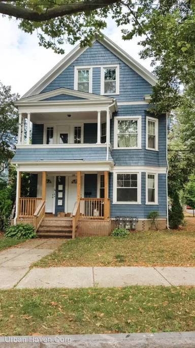 Main picture of 224 W Rock Ave