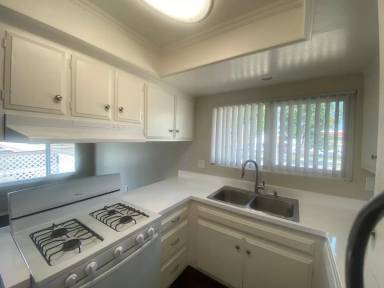 Main picture of 3626 S Marine St