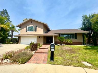 Main picture of 2319 La Sierra Way