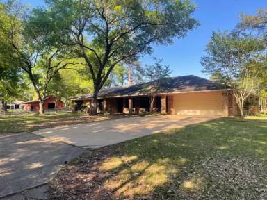 Main picture of 124 Greystone Ln