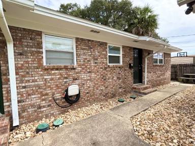 Main picture of 715 Greenwood St