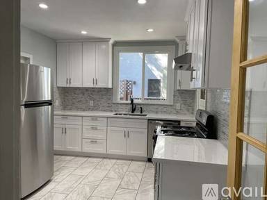 Main picture of 3815 Webster St