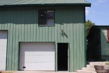 Main picture of 1221 E Lewis St