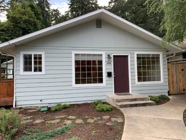 Main picture of 208 Jerome St