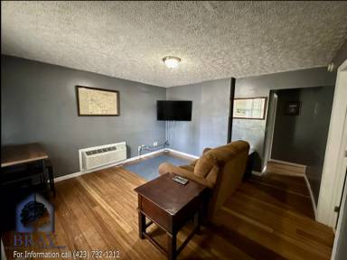 Main picture of 805 E Sullivan St