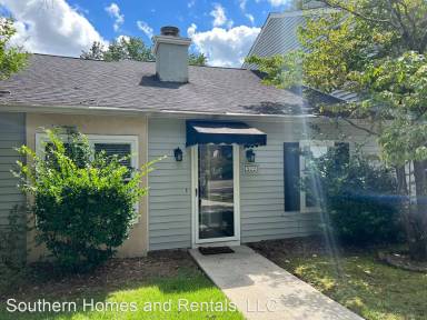 Main picture of 304 Lake Course Dr