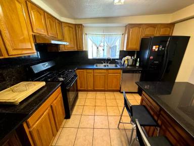 Main picture of 2120 E 17th St