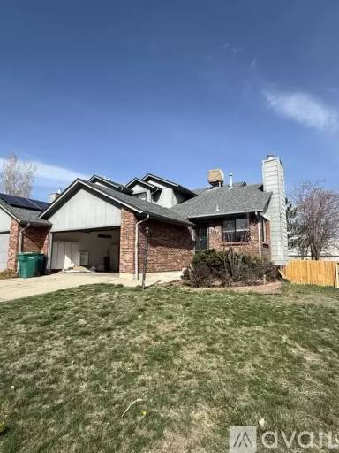 Main picture of 2060 Yarrow St