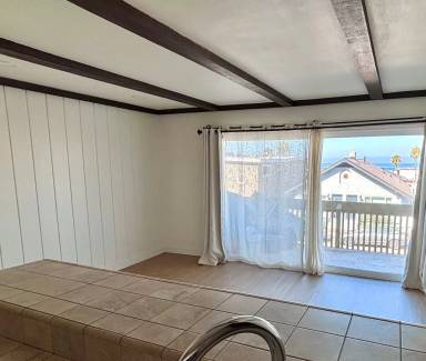 Main picture of 1028 Manhattan Ave