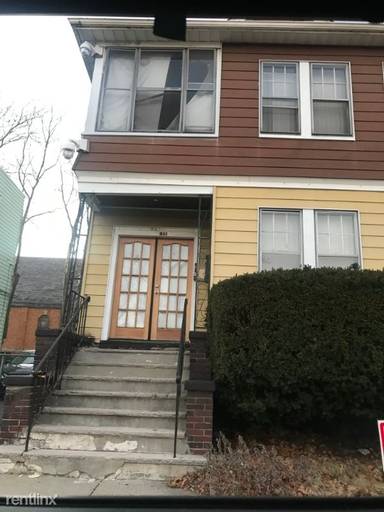 Main picture of 473 Halsted St