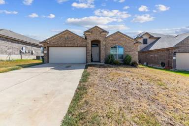 Main picture of 810 Hobby Rd