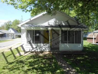 Main picture of 2700 Putnam St