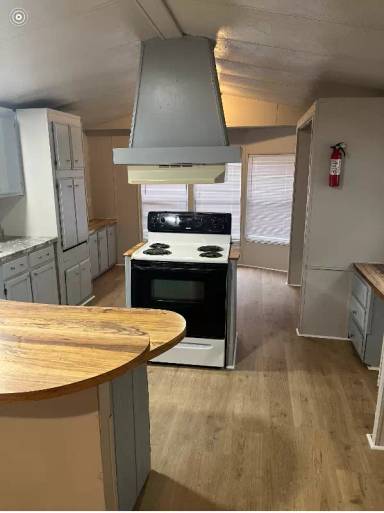 Main picture of 1820 Ichetucknee Rd
