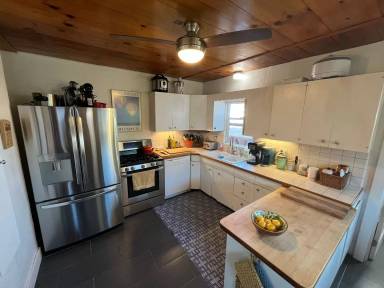 Main picture of 209 E Park Ave