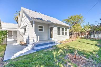 Main picture of 1320 1/2 E Colton Ave