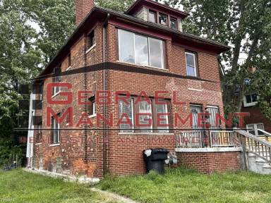 Main picture of 1700 Cortland St
