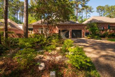 Main picture of 10 Moss Point Rd