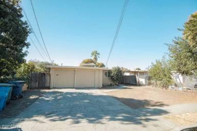 Main picture of 2759 Hunter St