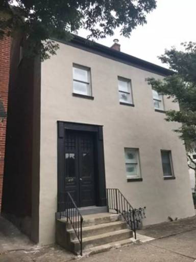 Main picture of 233 E Broad St