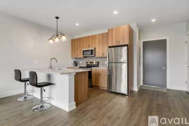 Main picture of 2111 S Halsted St