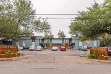 Main picture of 305 W 35th St