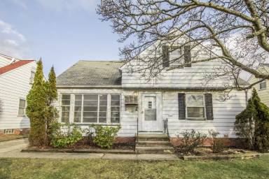 Main picture of 170 Flora Dr